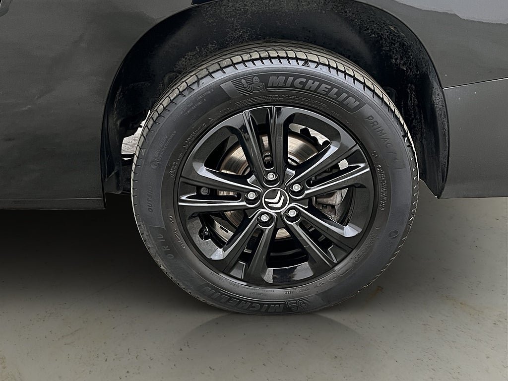 Vehicle Image 30