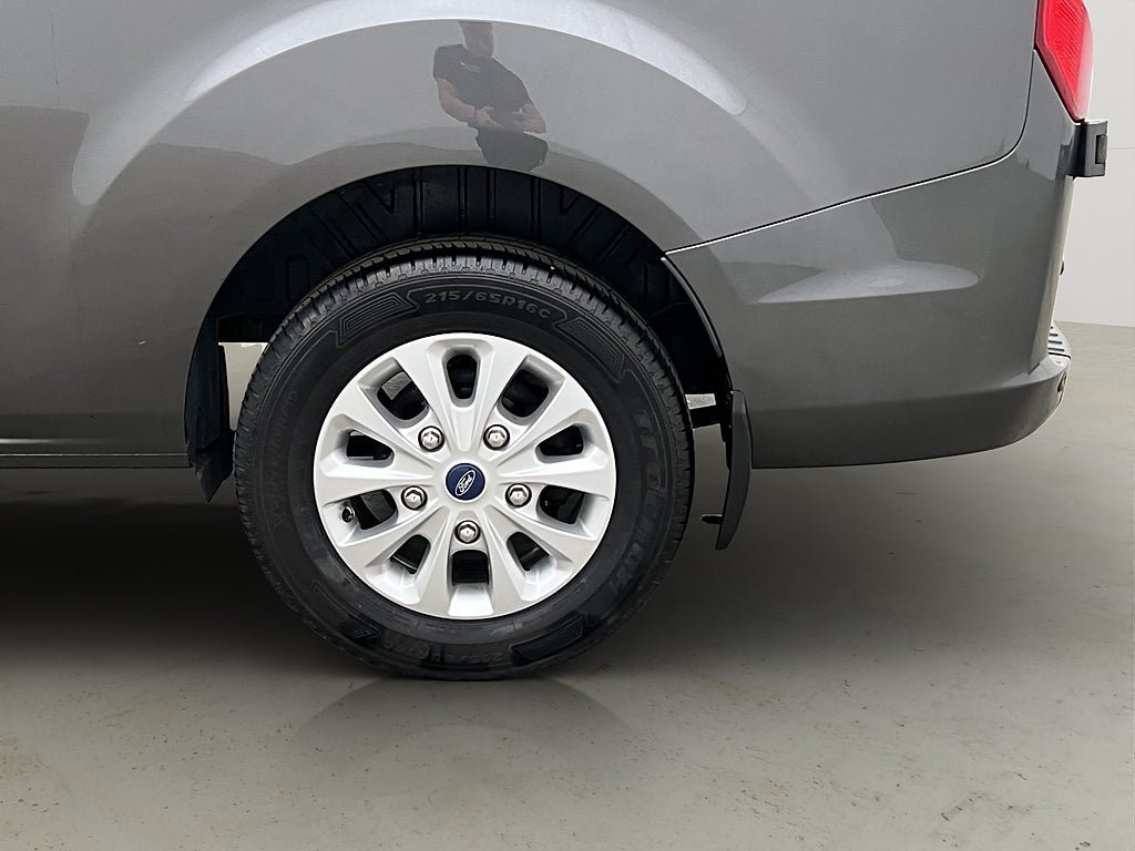 Vehicle Image 32