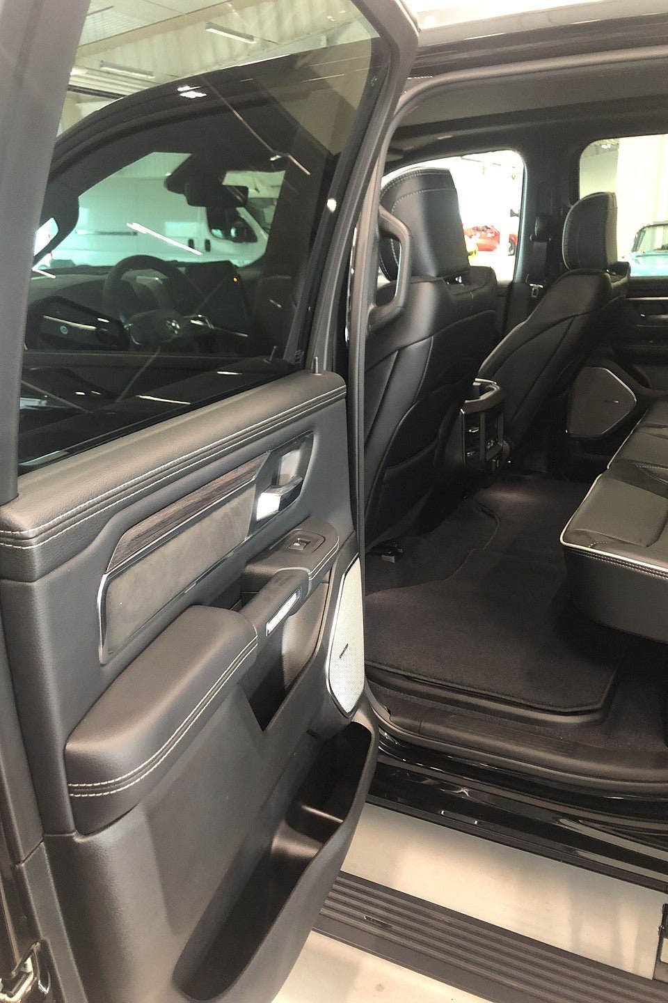 Vehicle Image 8
