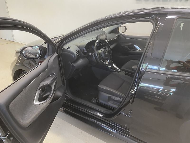 Vehicle Image 6