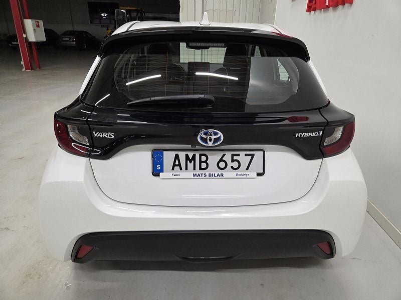 Vehicle Image 6