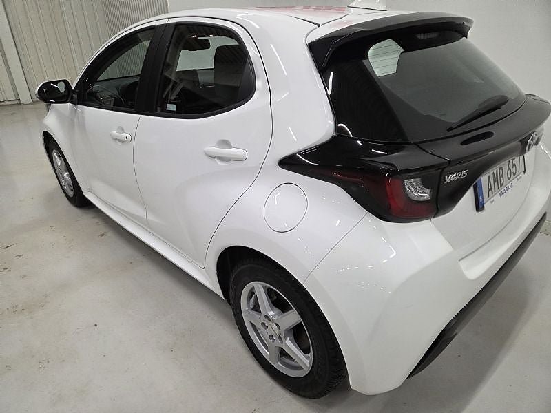 Vehicle Image 8