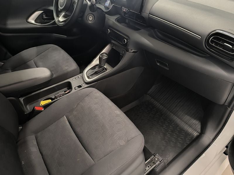Vehicle Image 10