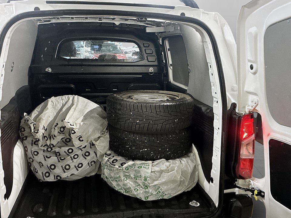Vehicle Image 18
