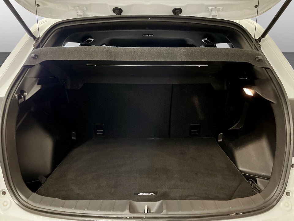 Vehicle Image 25
