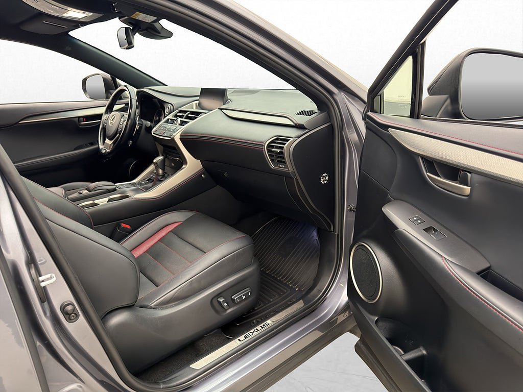 Vehicle Image 14