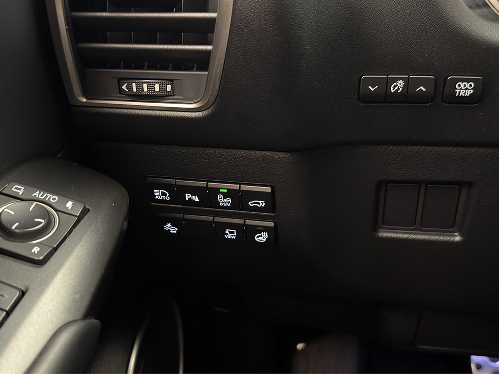 Vehicle Image 28