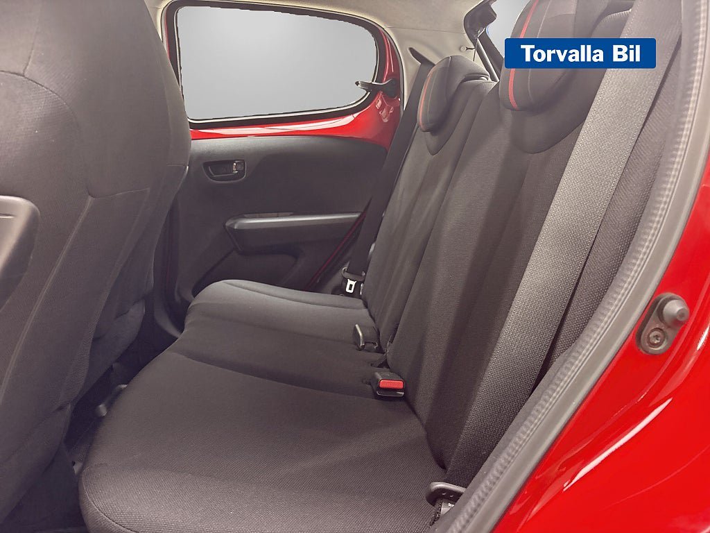 Vehicle Image 9