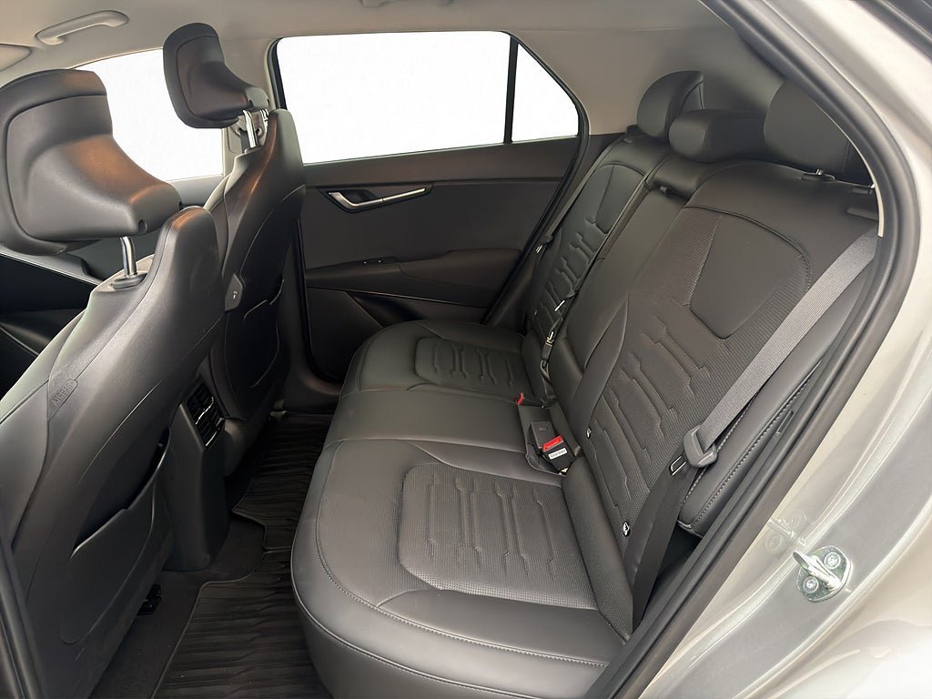 Vehicle Image 23