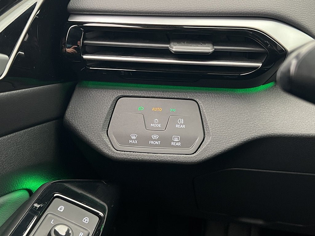 Vehicle Image 26