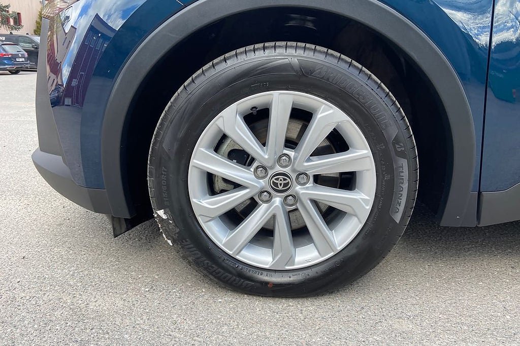Vehicle Image 16