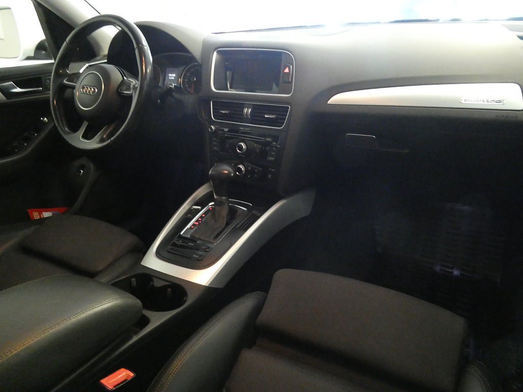 Vehicle Image 12