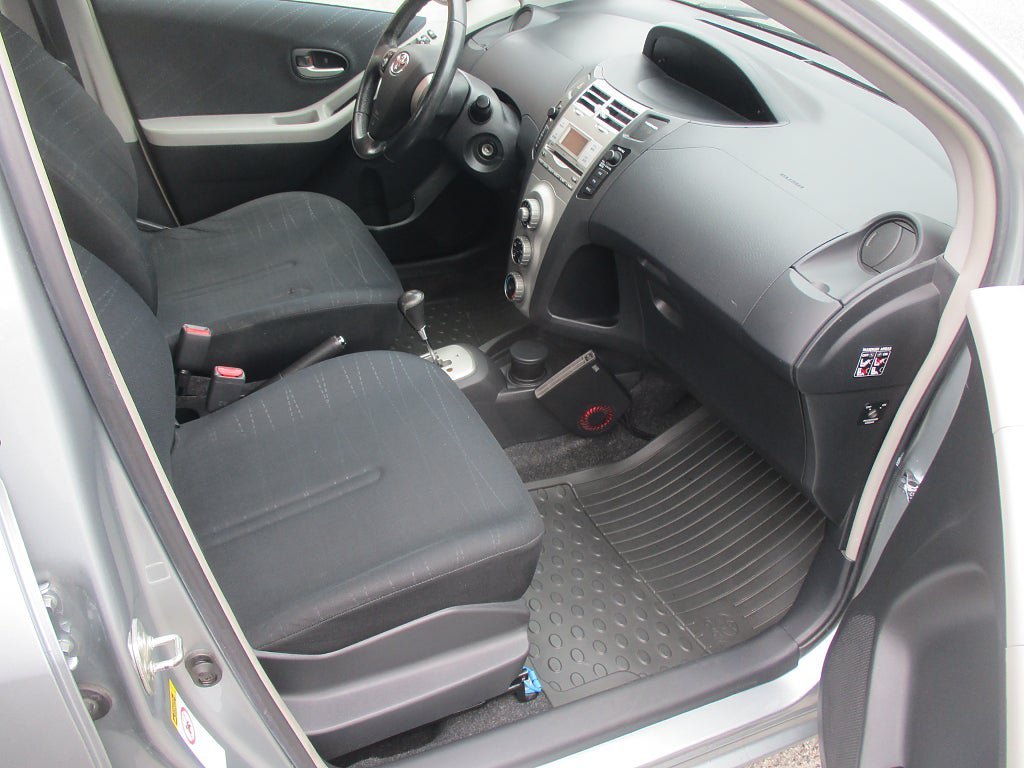 Vehicle Image 9