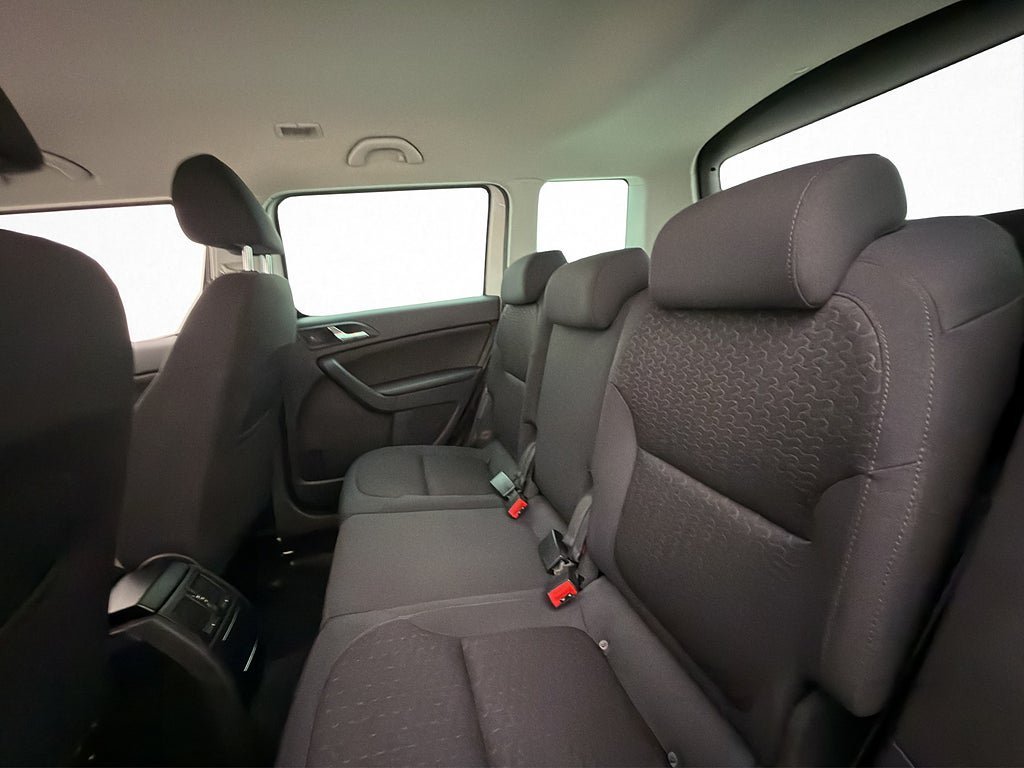 Vehicle Image 25