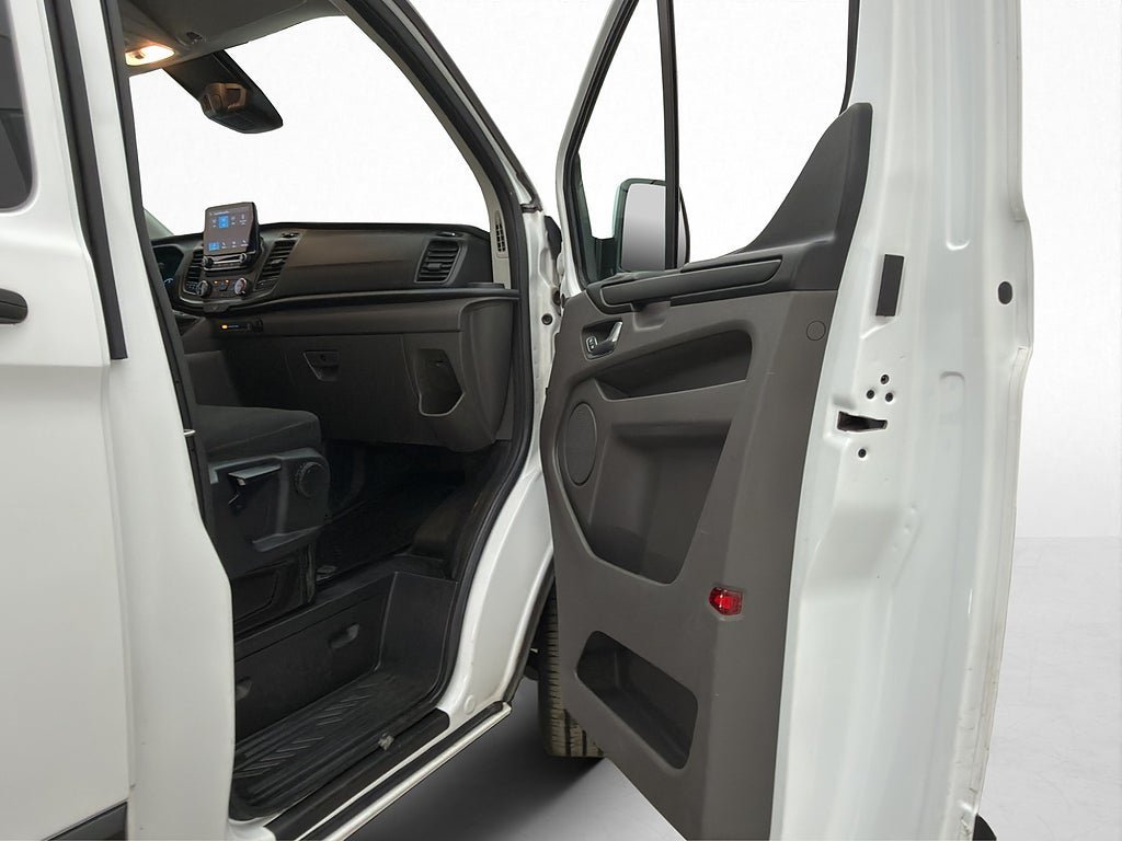 Vehicle Image 32
