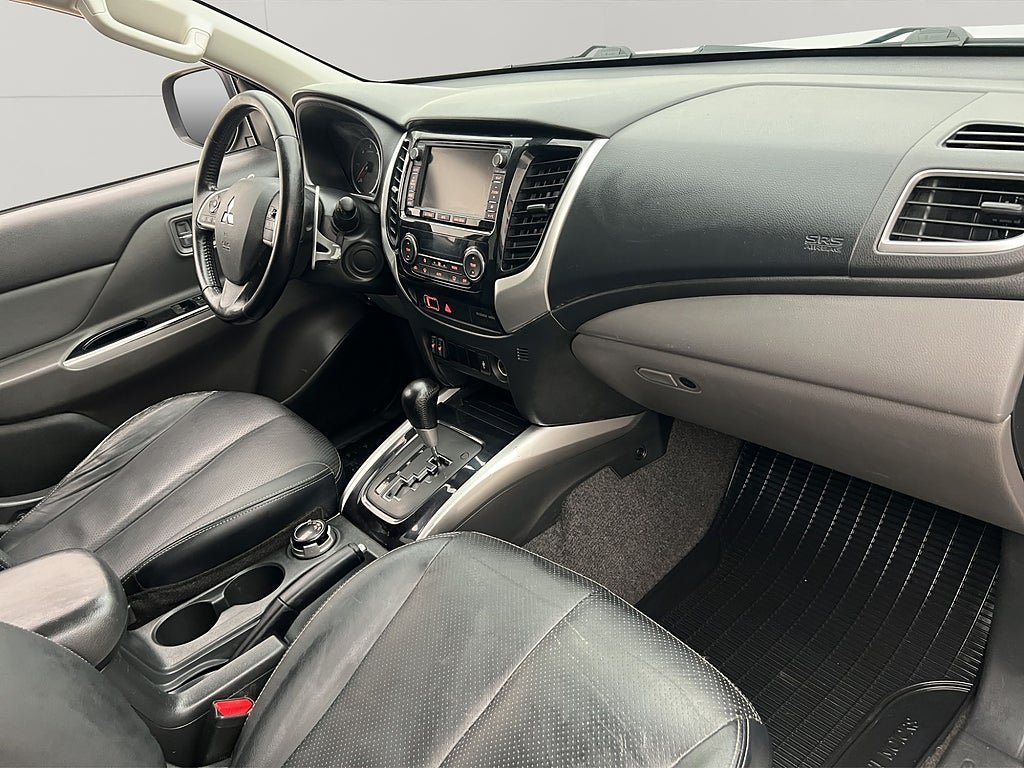 Vehicle Image 26