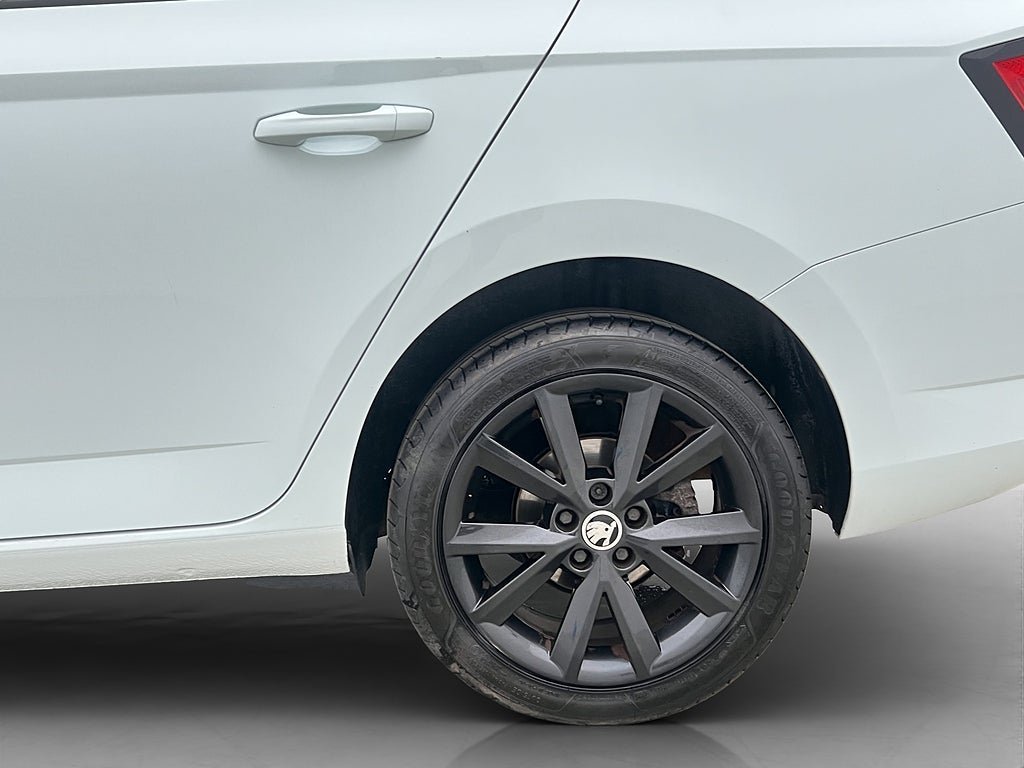 Vehicle Image 30