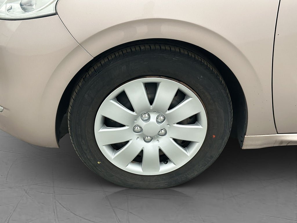Vehicle Image 10