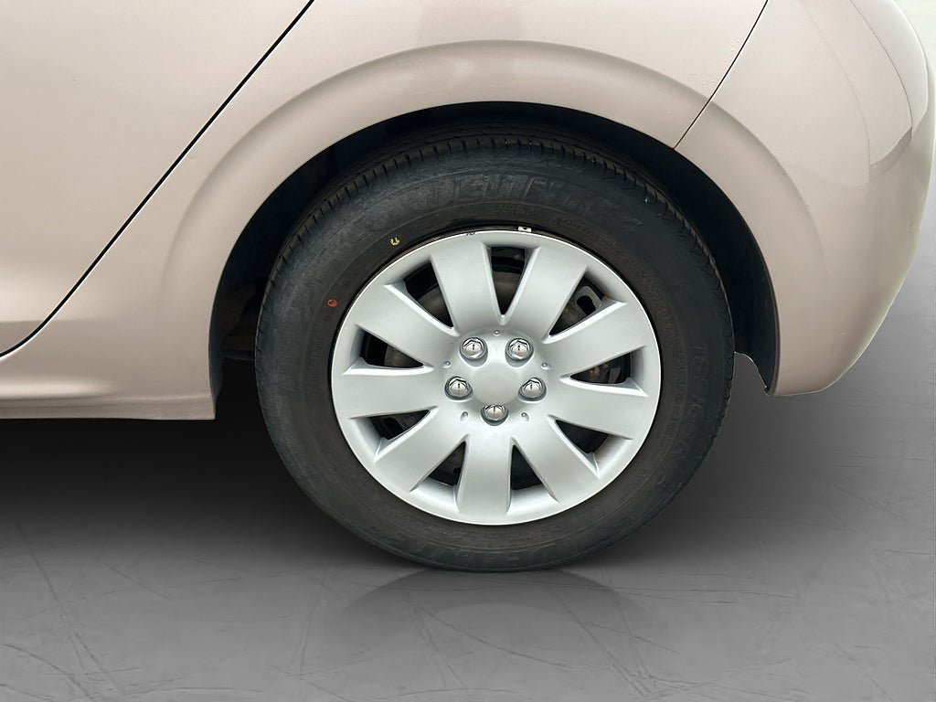 Vehicle Image 11