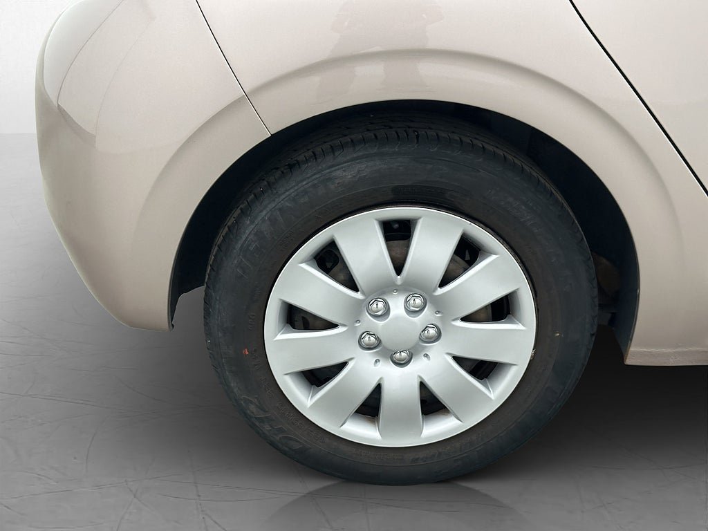 Vehicle Image 12