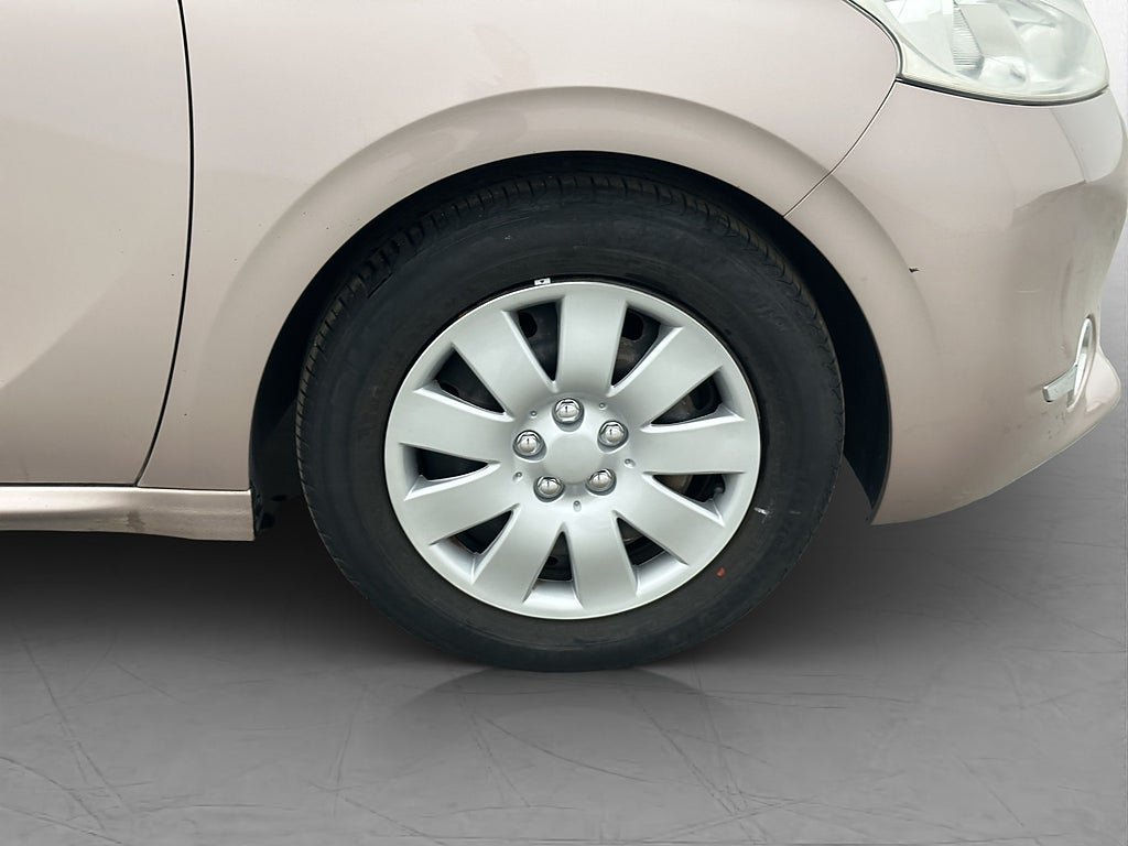 Vehicle Image 13