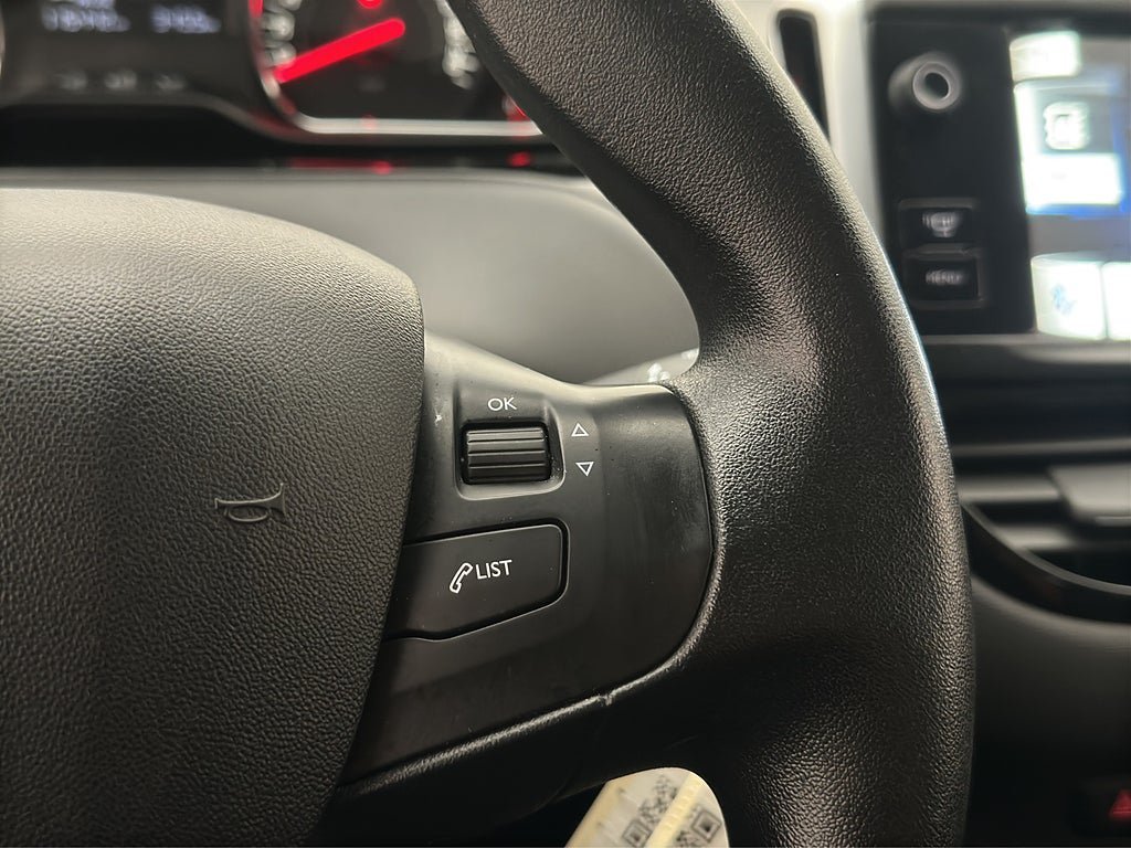 Vehicle Image 24