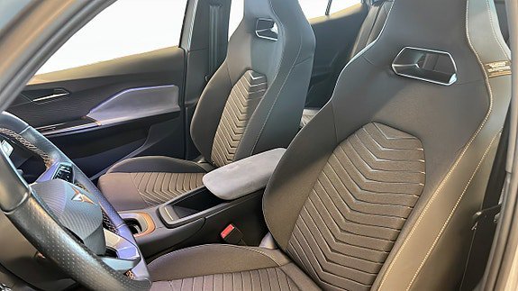 Vehicle Image 8