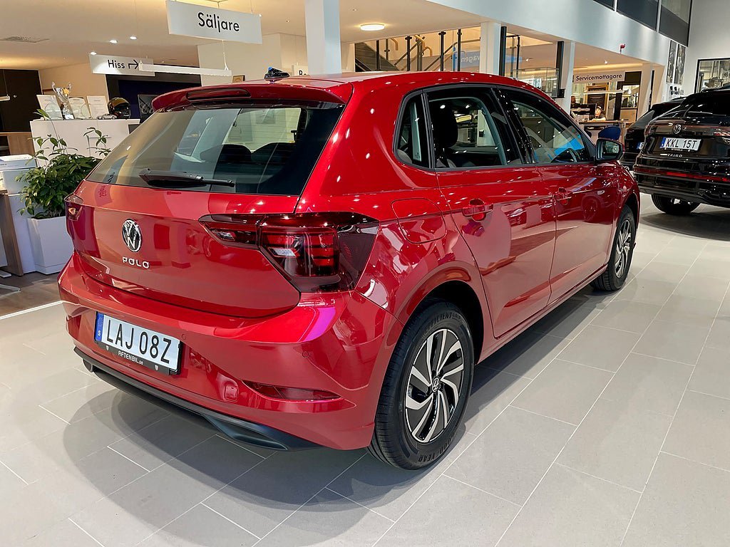 Vehicle Image 5