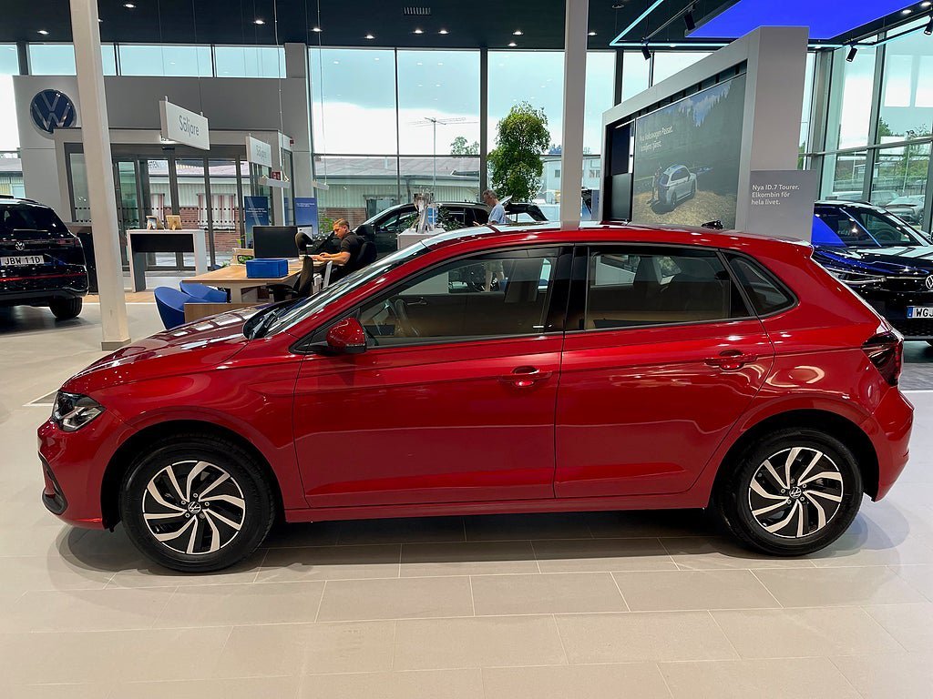Vehicle Image 8