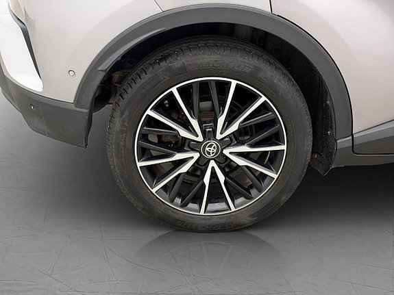 Vehicle Image 30