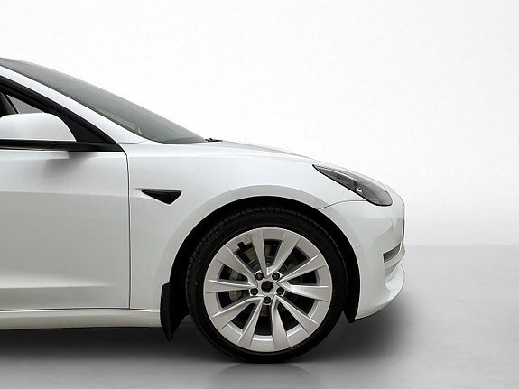 Vehicle Image 32