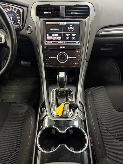 Vehicle Image 13