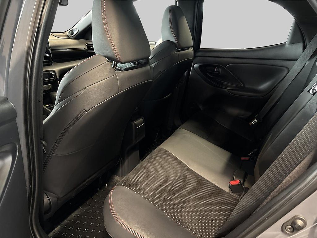 Vehicle Image 10