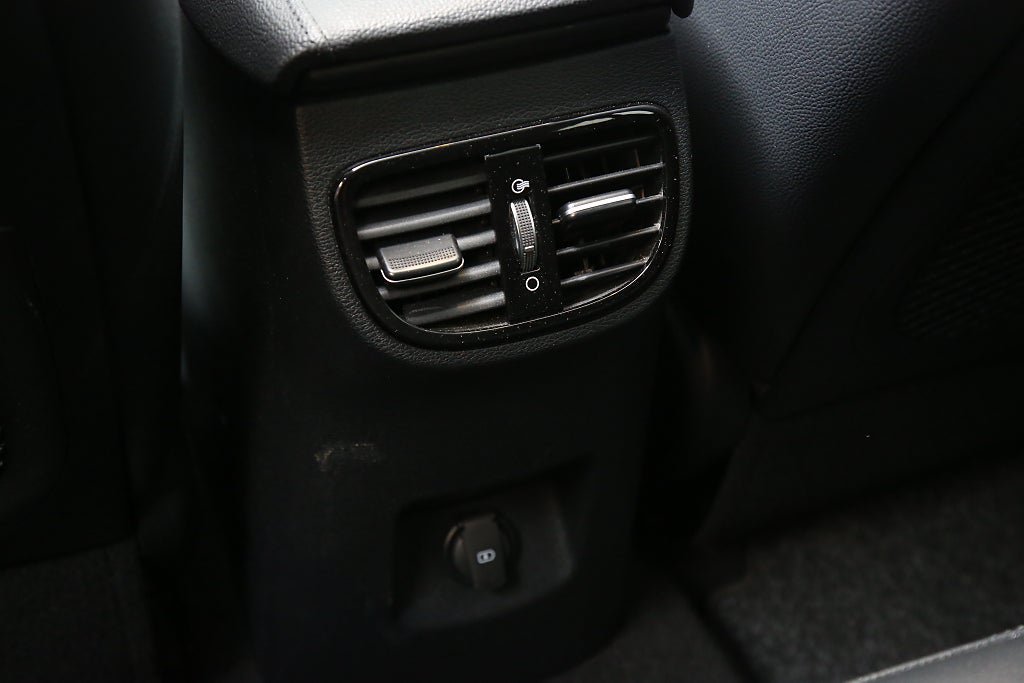 Vehicle Image 27