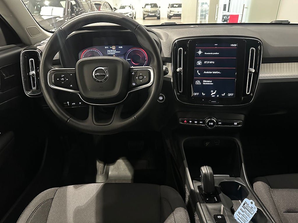 Vehicle Image 9