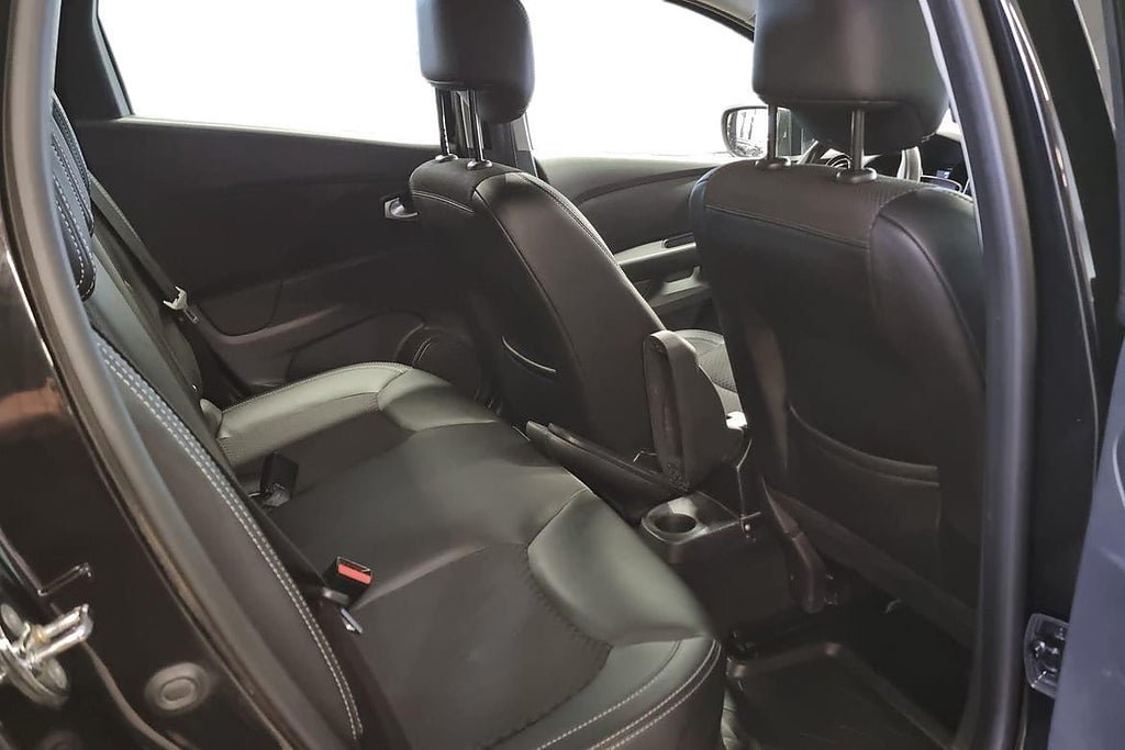 Vehicle Image 9