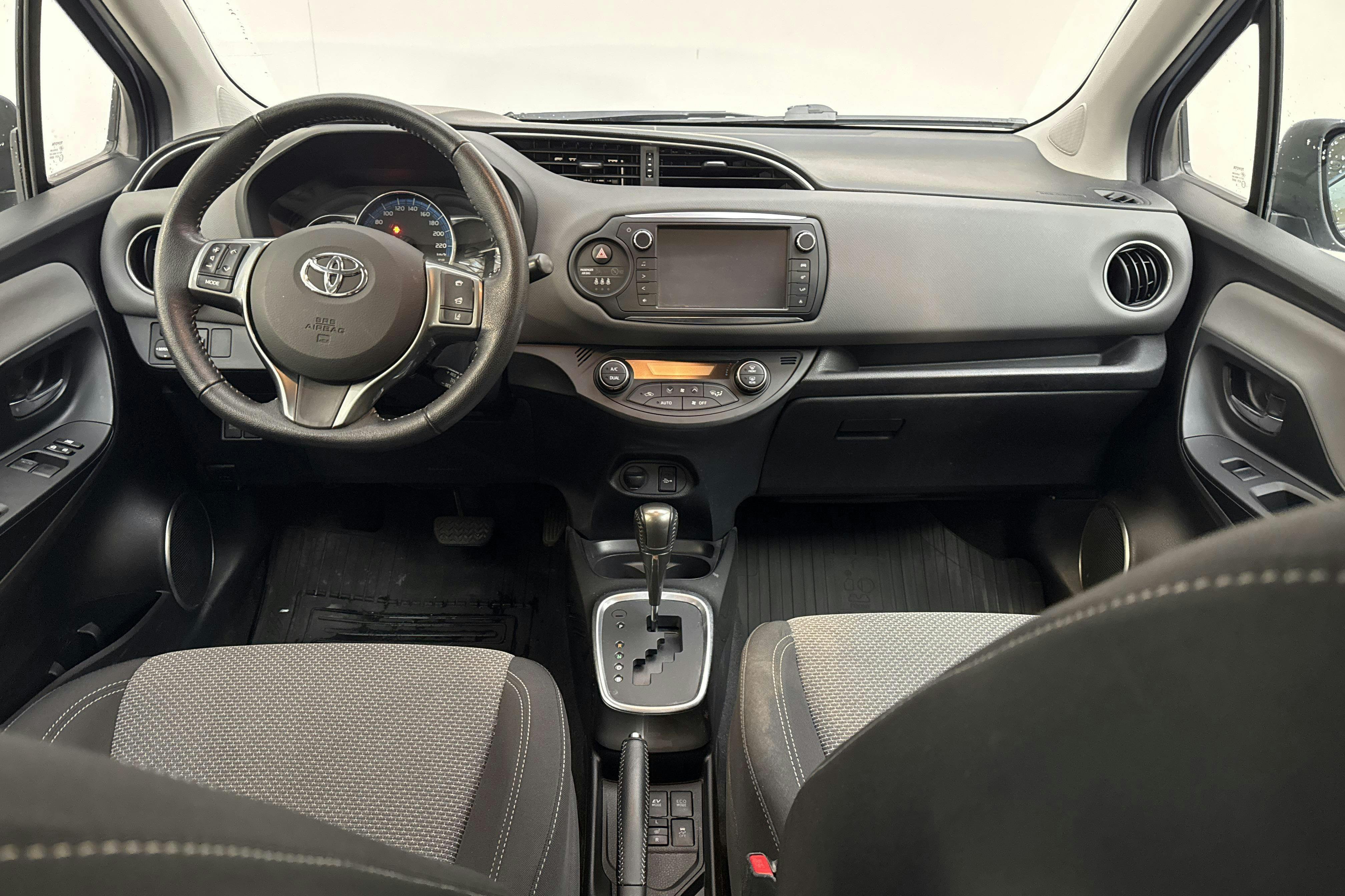 Vehicle Image 6