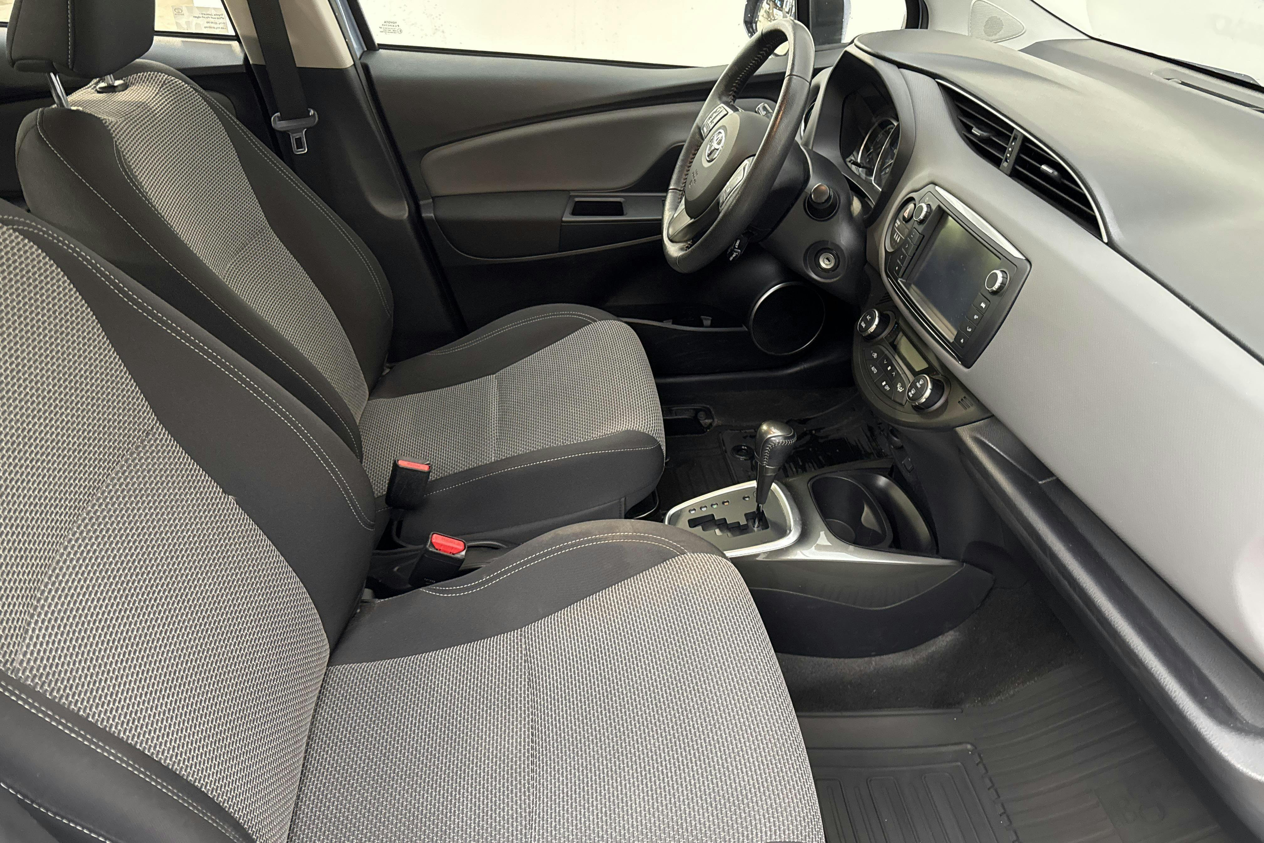 Vehicle Image 7