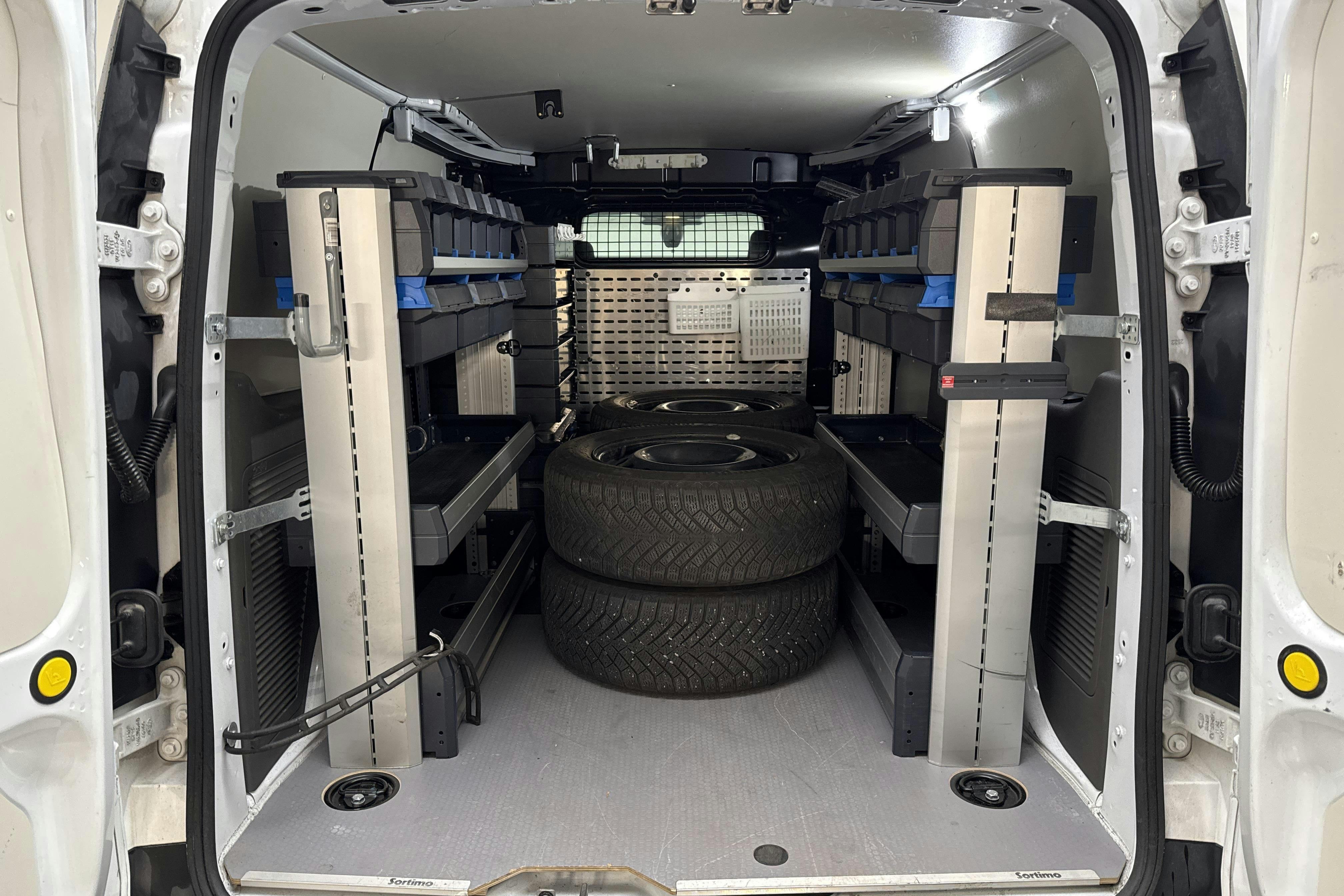 Vehicle Image 8
