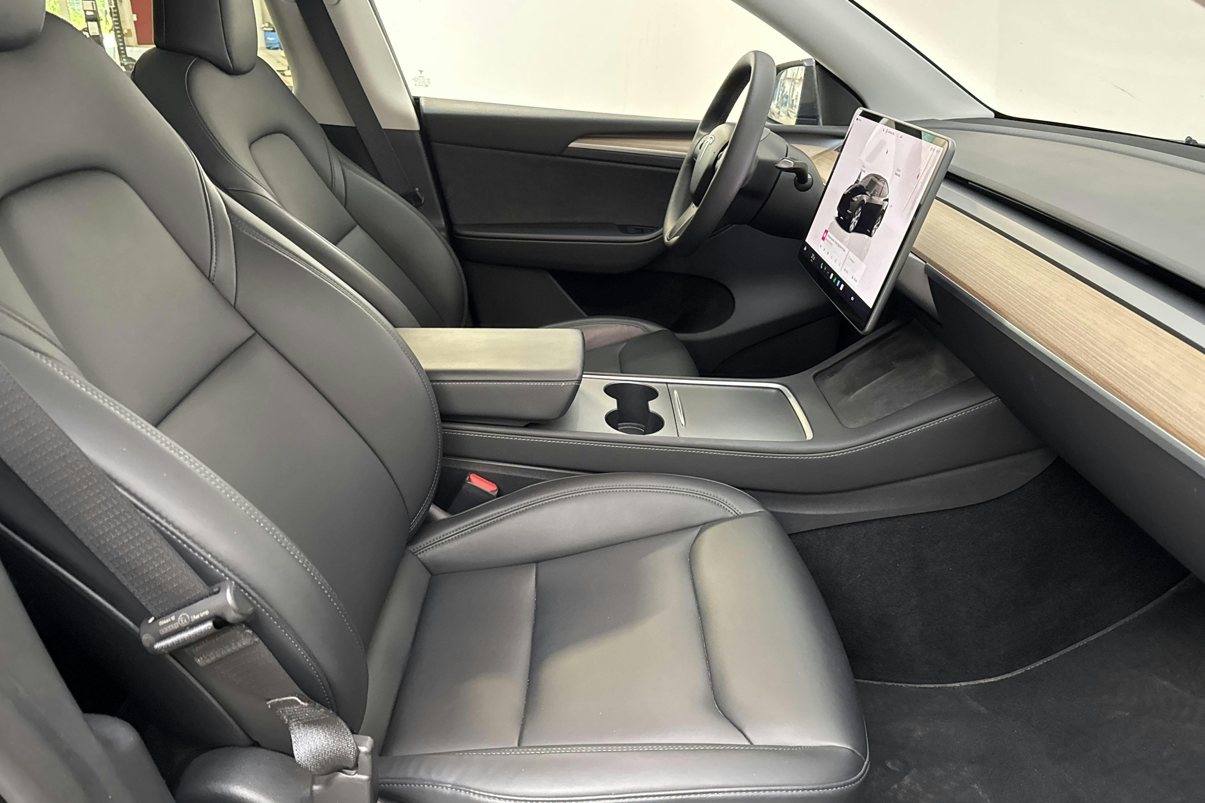Vehicle Image 9
