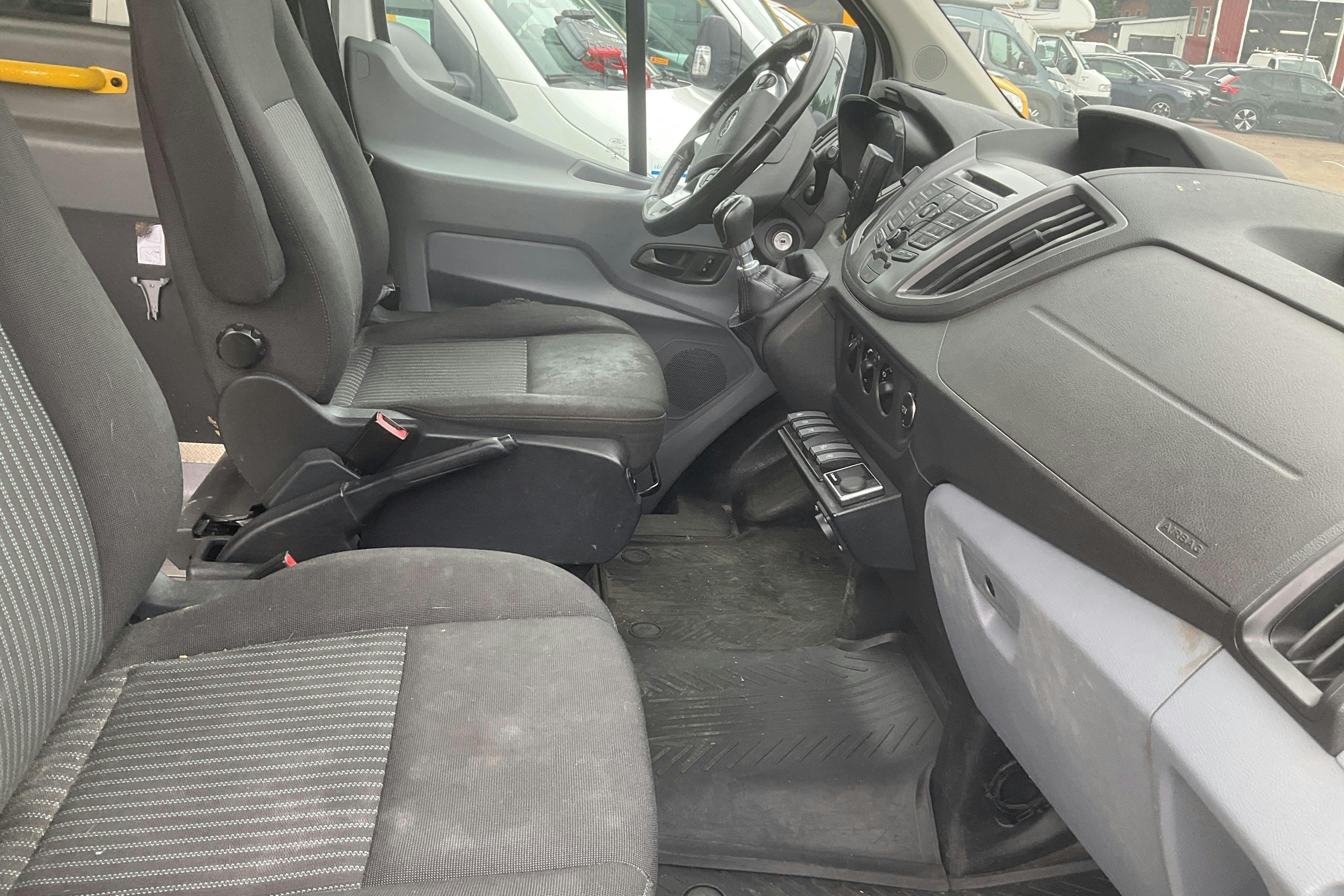 Vehicle Image 8