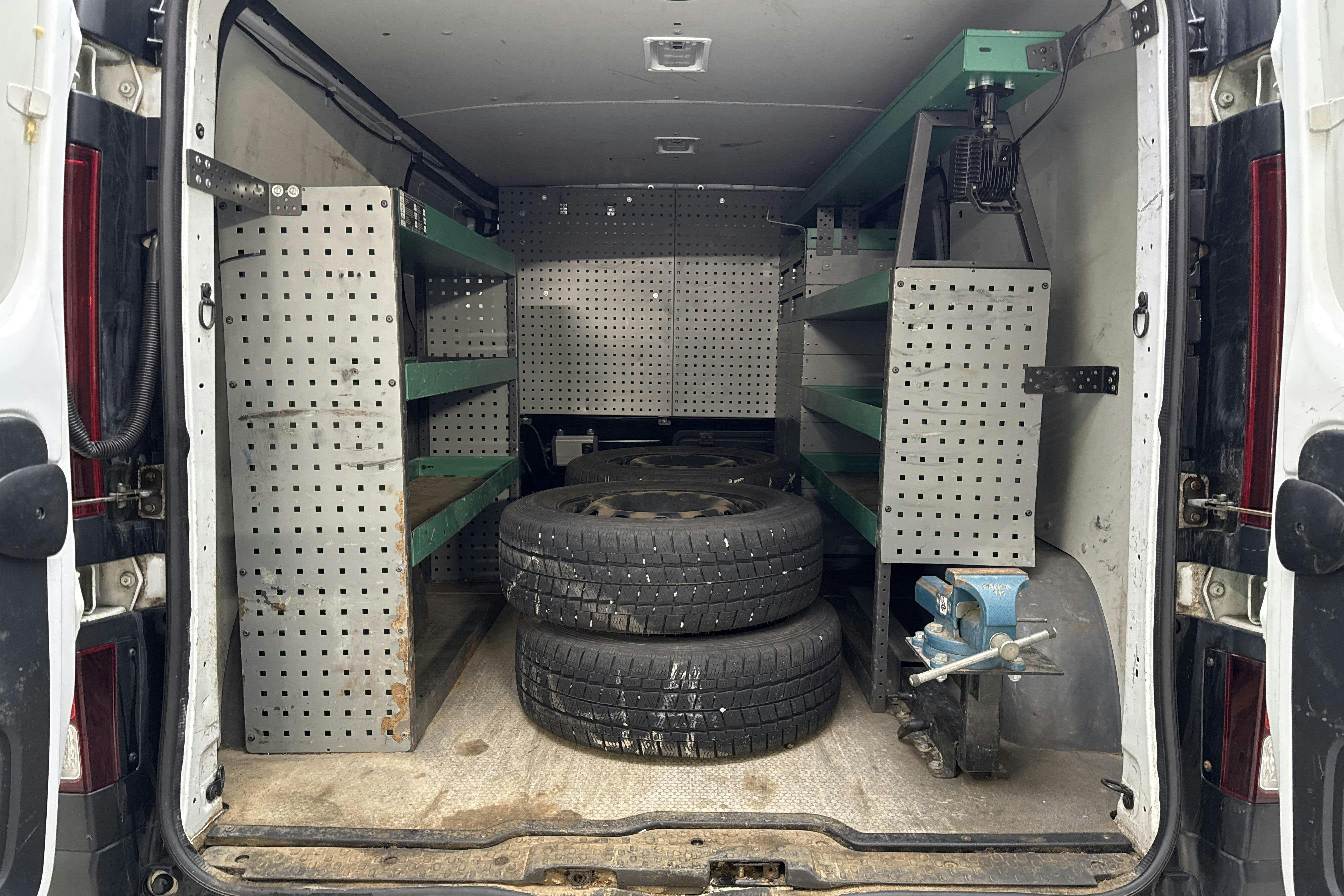Vehicle Image 8