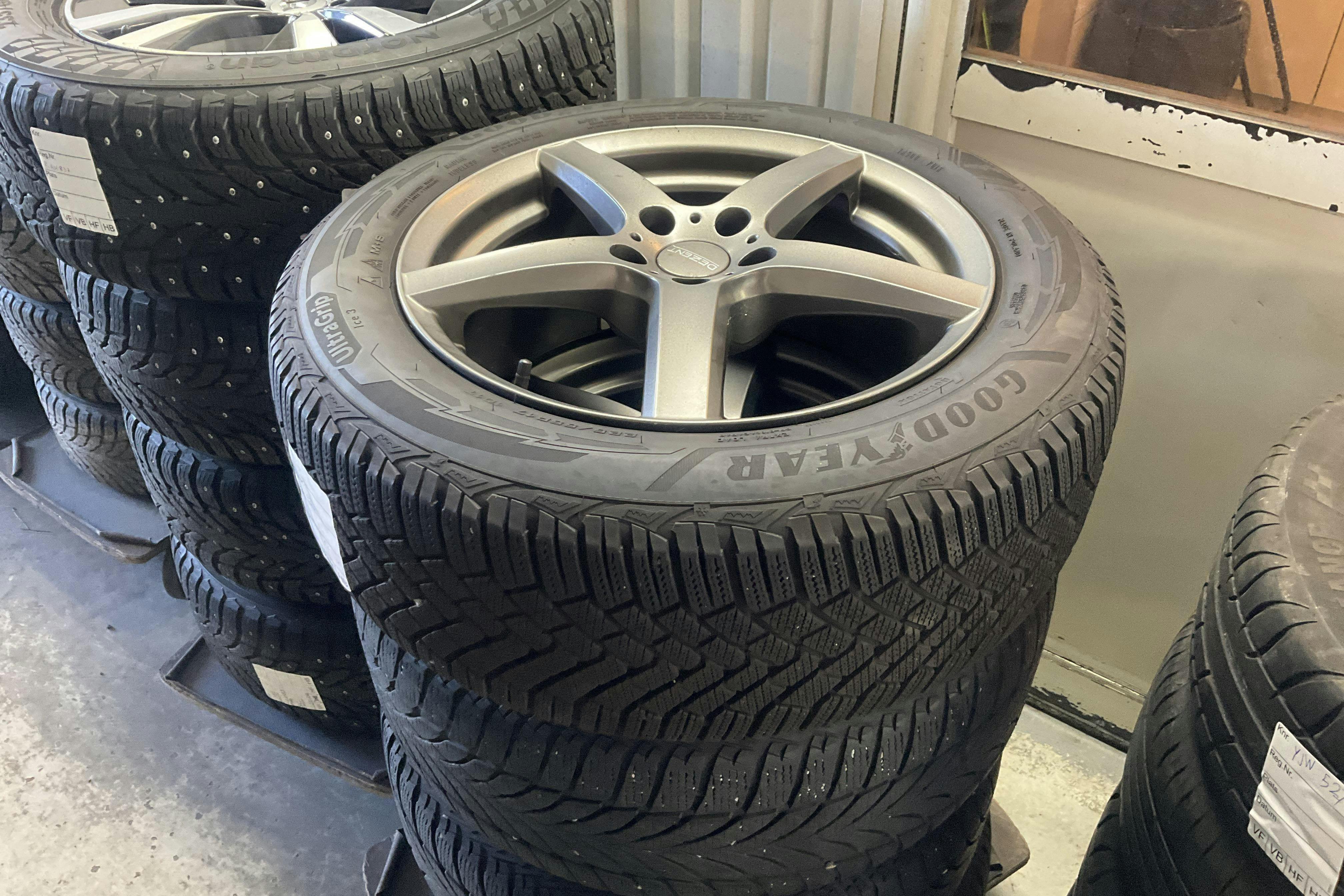 Vehicle Image 12