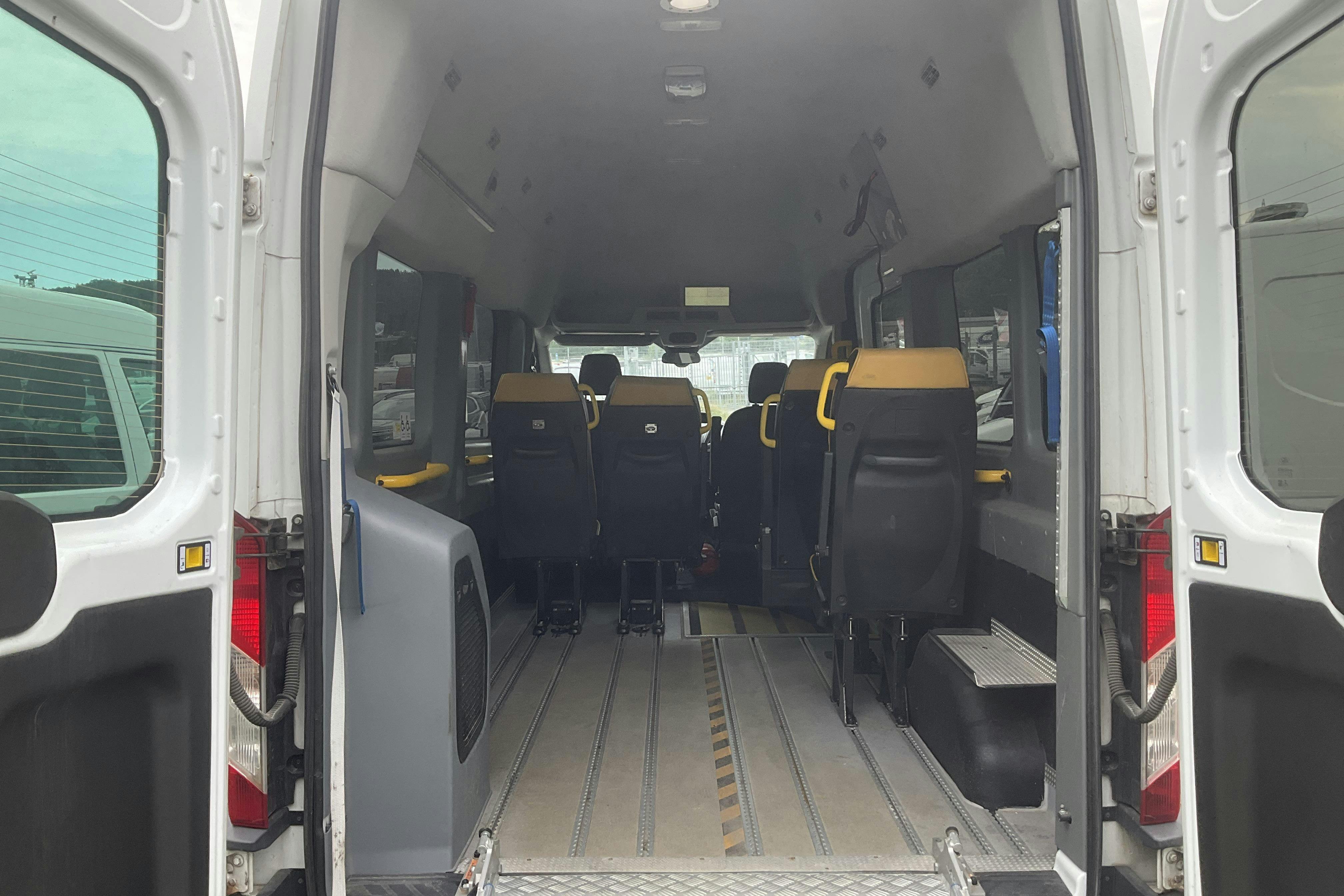 Vehicle Image 10