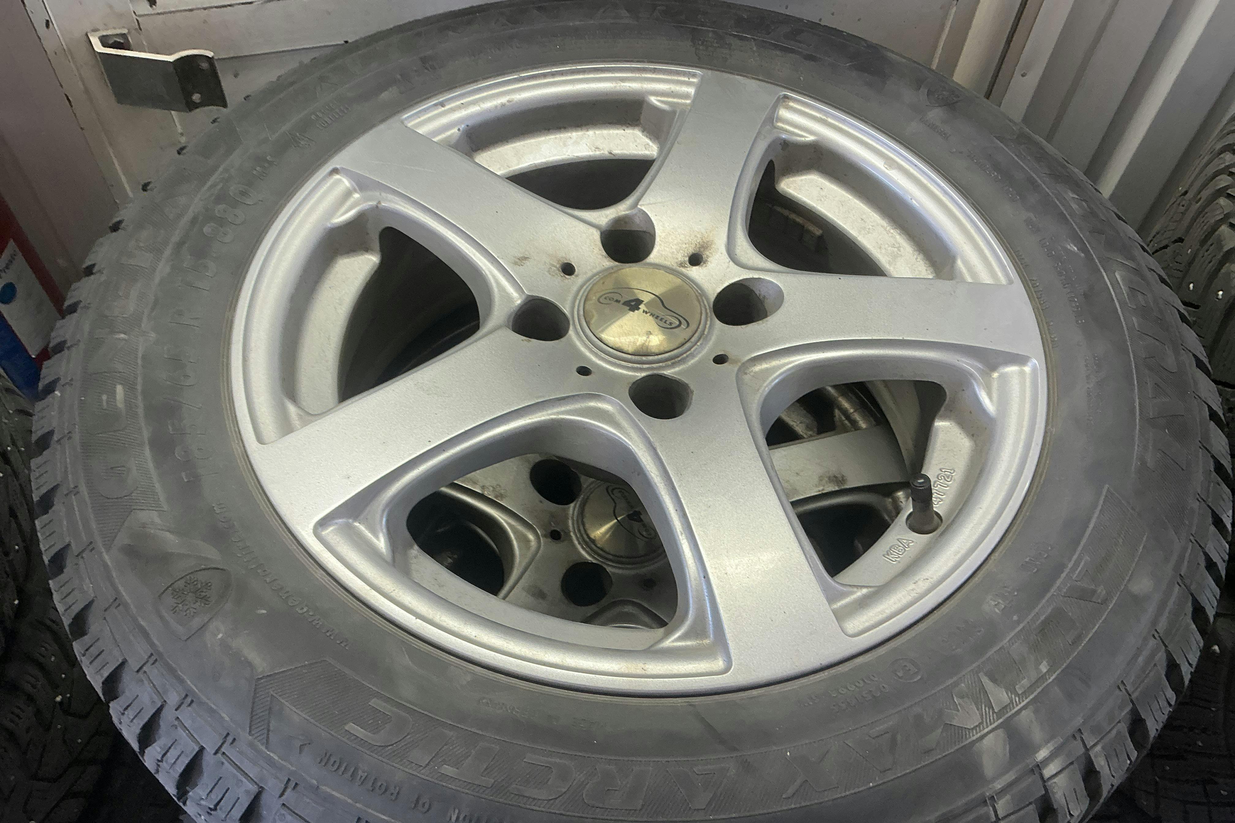 Vehicle Image 12