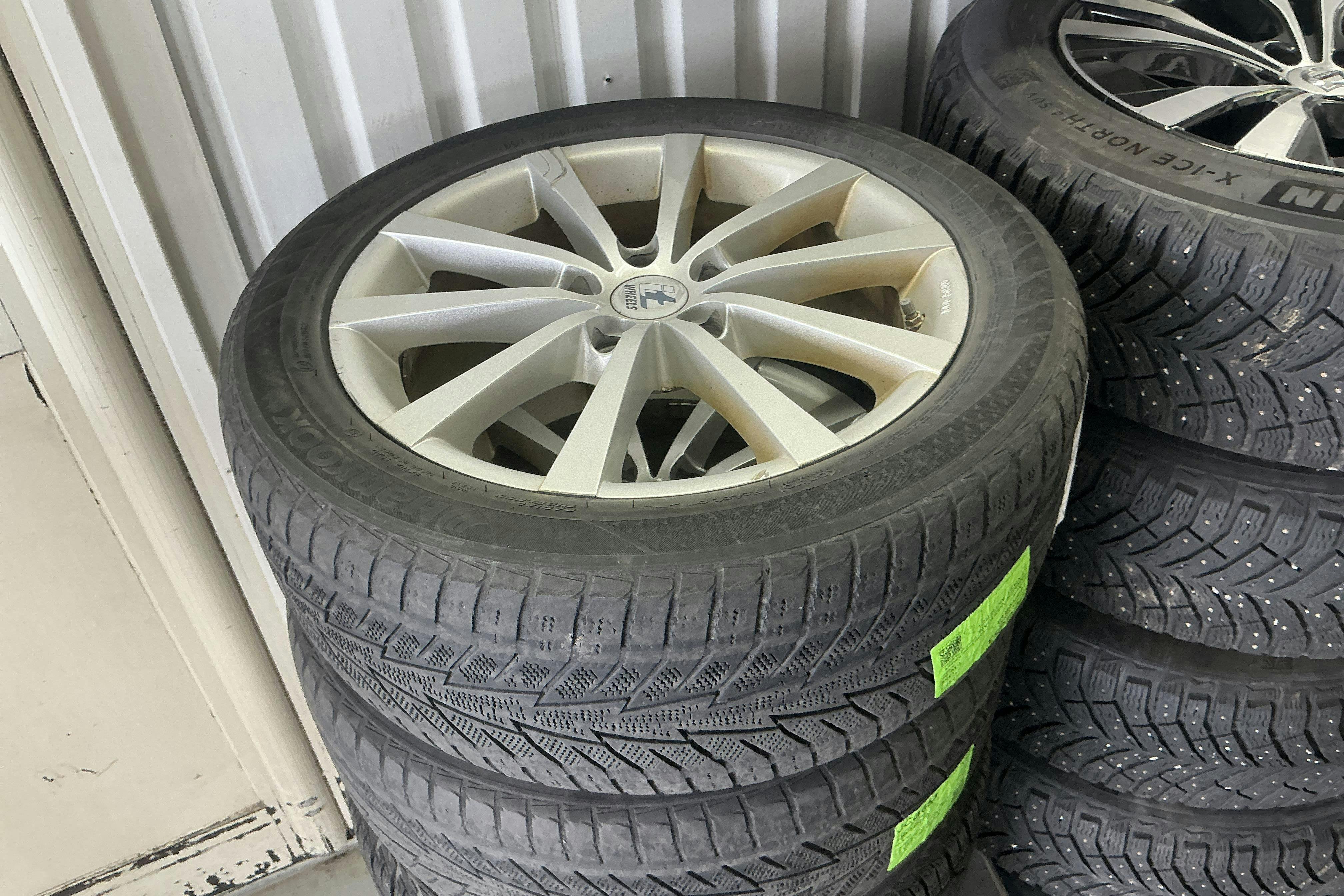 Vehicle Image 12