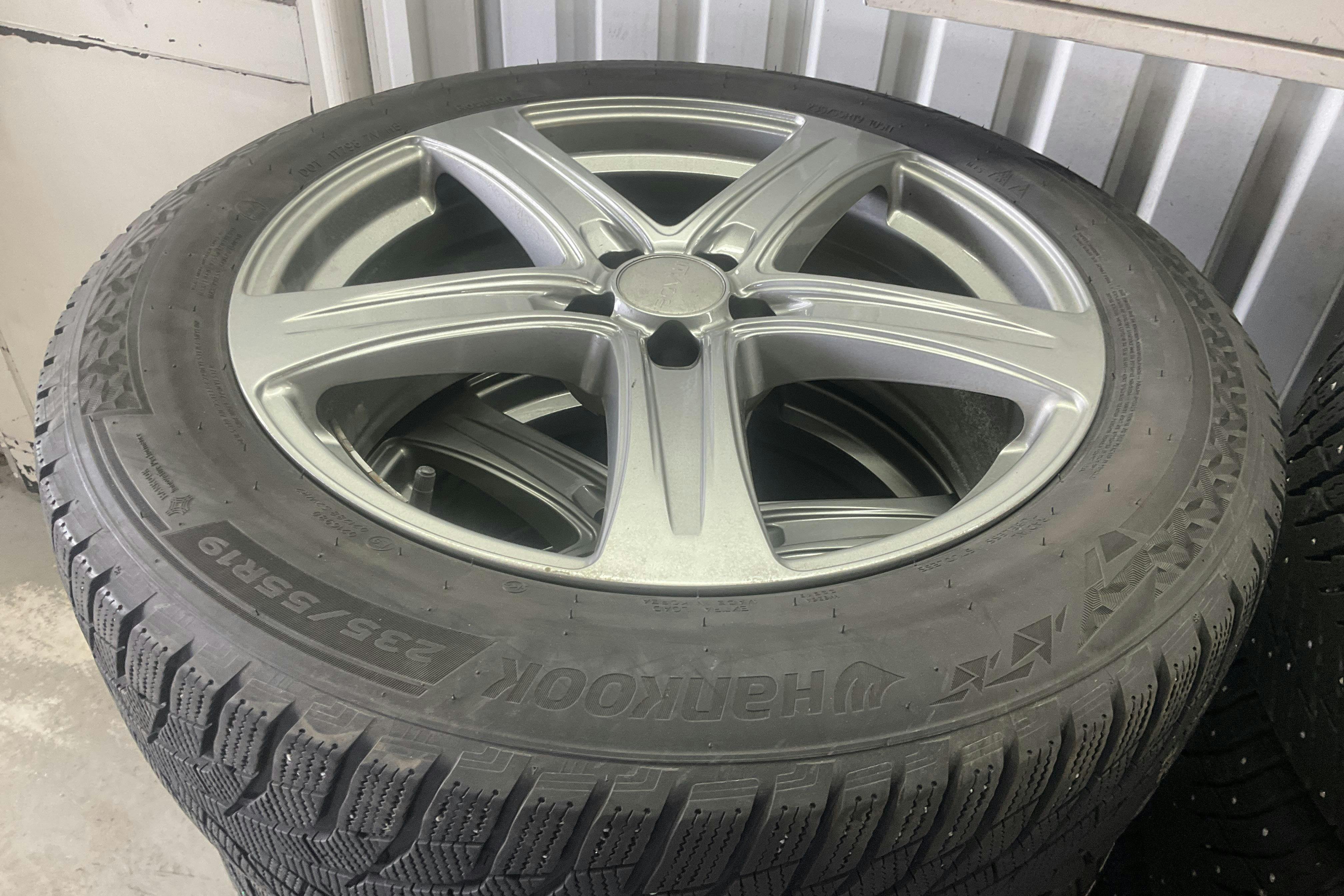 Vehicle Image 23