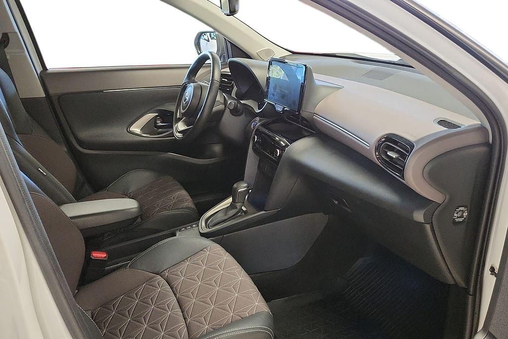 Vehicle Image 6