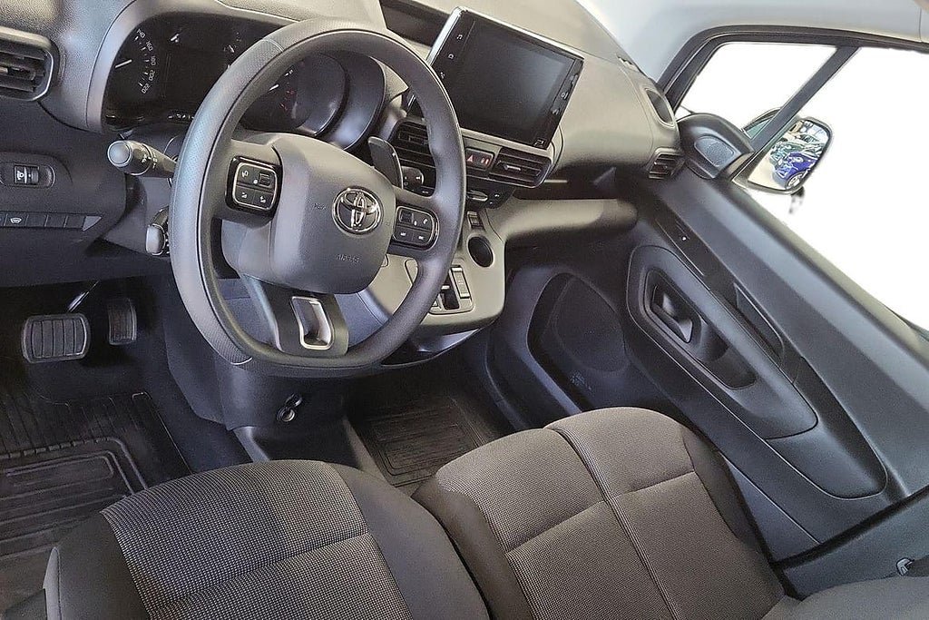 Vehicle Image 10