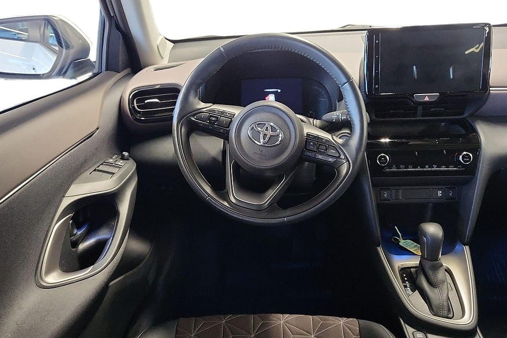 Vehicle Image 10